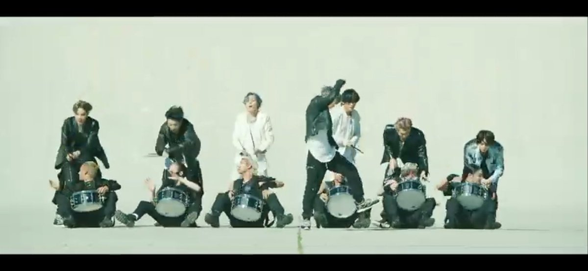 olivka0001's tweet photo. У 
Меня
Нет
Слов

Это восхитительно #bts #btsON https://t.co/mt4vzn642y
