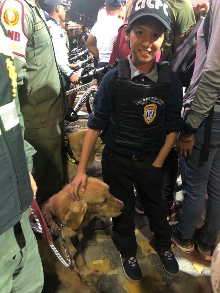 Hijos de una humilde pareja de pesquisas y futuros gerentes de esta Policía Científica que marcará siempre con su técnico accionar, el paso por la historia de este país. 
En ellos, se inculca desde temprano valores y principios irrenunciables de la vida en sociedad. #Cicpc