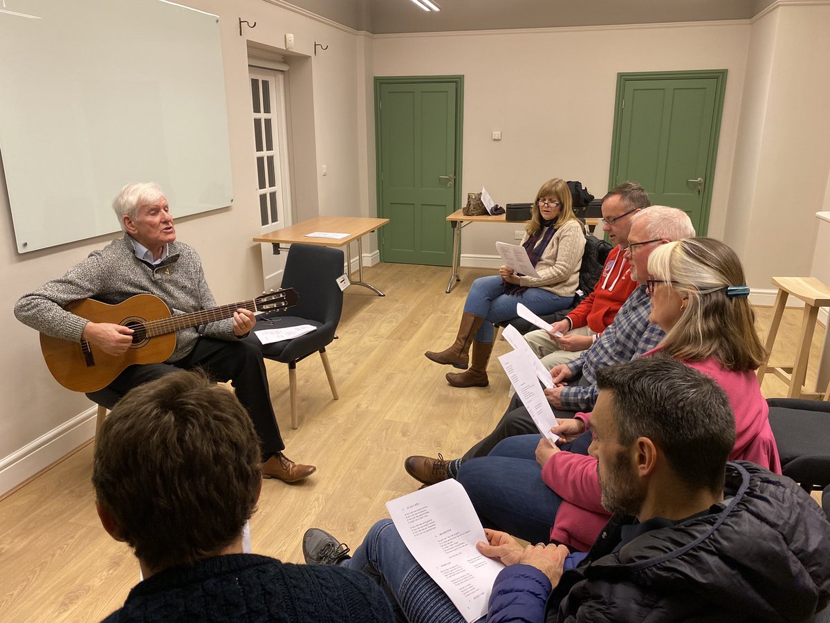Noswaith gogoneddus gyda Edward Morus Jones yn Y Plas <a href="/NantGwrtheyrn1/">Nant Gwrtheyrn</a> neithiwr. Doniol, diddorol a canu hyfryd / A stupendous evening i The Plas <a href="/NantGwrtheyrn1/">Nant Gwrtheyrn</a> last night with Edward Morus Jones. Funny, interesting and beautiful singing.