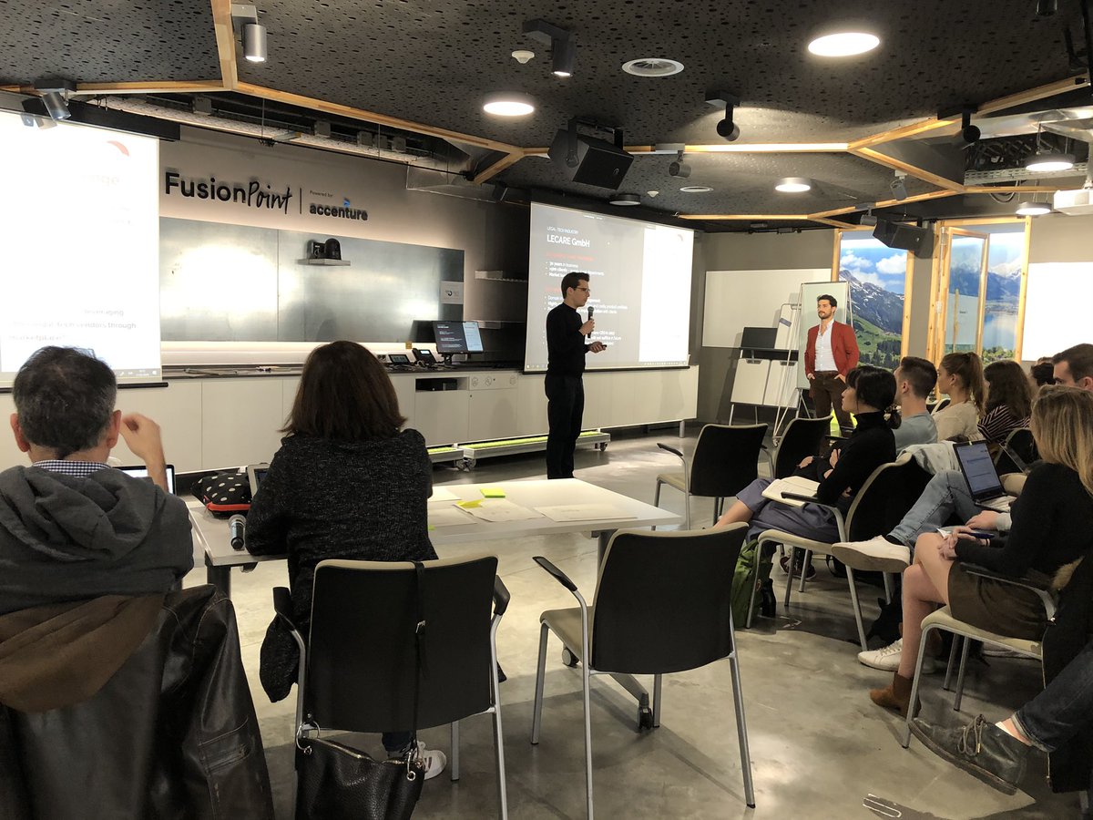 I2P first checkpoint presentations today in #FusionPoint! Students from <a href="/ESADE/">Esade</a> <a href="/la_UPC/">Universitat Politècnica de Catalunya (UPC)</a> ready to explain how far they got in their projects 🙌🏻 #innovation #education #projectbasedlearning