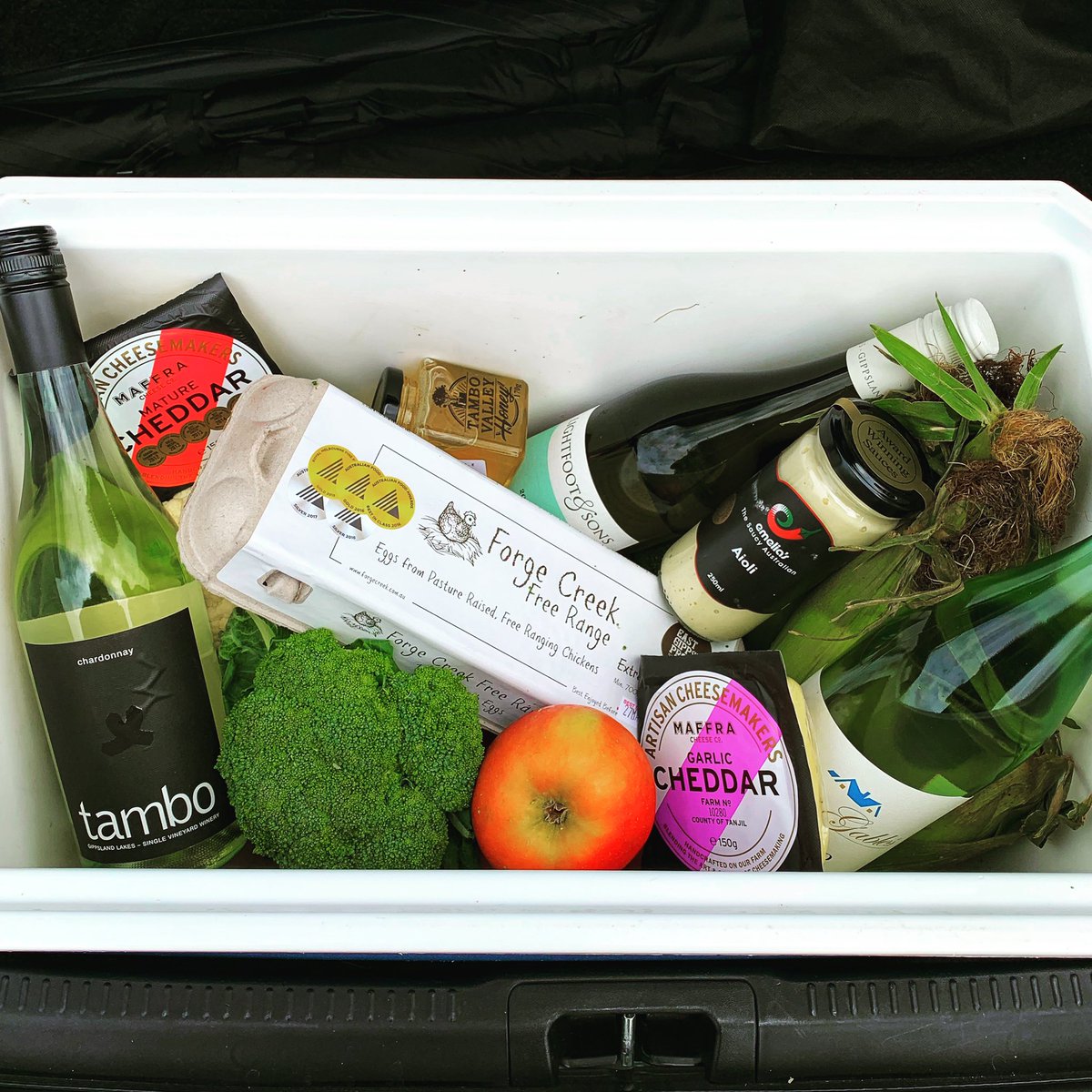 usconsulatemelb's tweet photo. We joined the @emptyesky campaign, road-tripping to bushfire-affected East Gippsland and filling our esky with amazing local produce. What an esk-ellent idea! πΊπΈπ¦πΊ #USwithAUS #emptyesky https://t.co/9PE3ftqynu