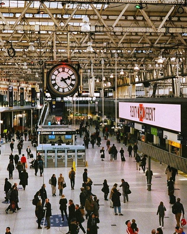 2:24pm at Waterloo Station | London | February 2020 | Minolta CLE | #35mm #portra400 #kodakfilm #minoltacle #rangefinder #london #waterloostation #thisislondon #citylife #ishootfilm #filmsnotdead #waterlooclock @snapclapham #londonlife #centrallondon #wa… ift.tt/39TDd1m