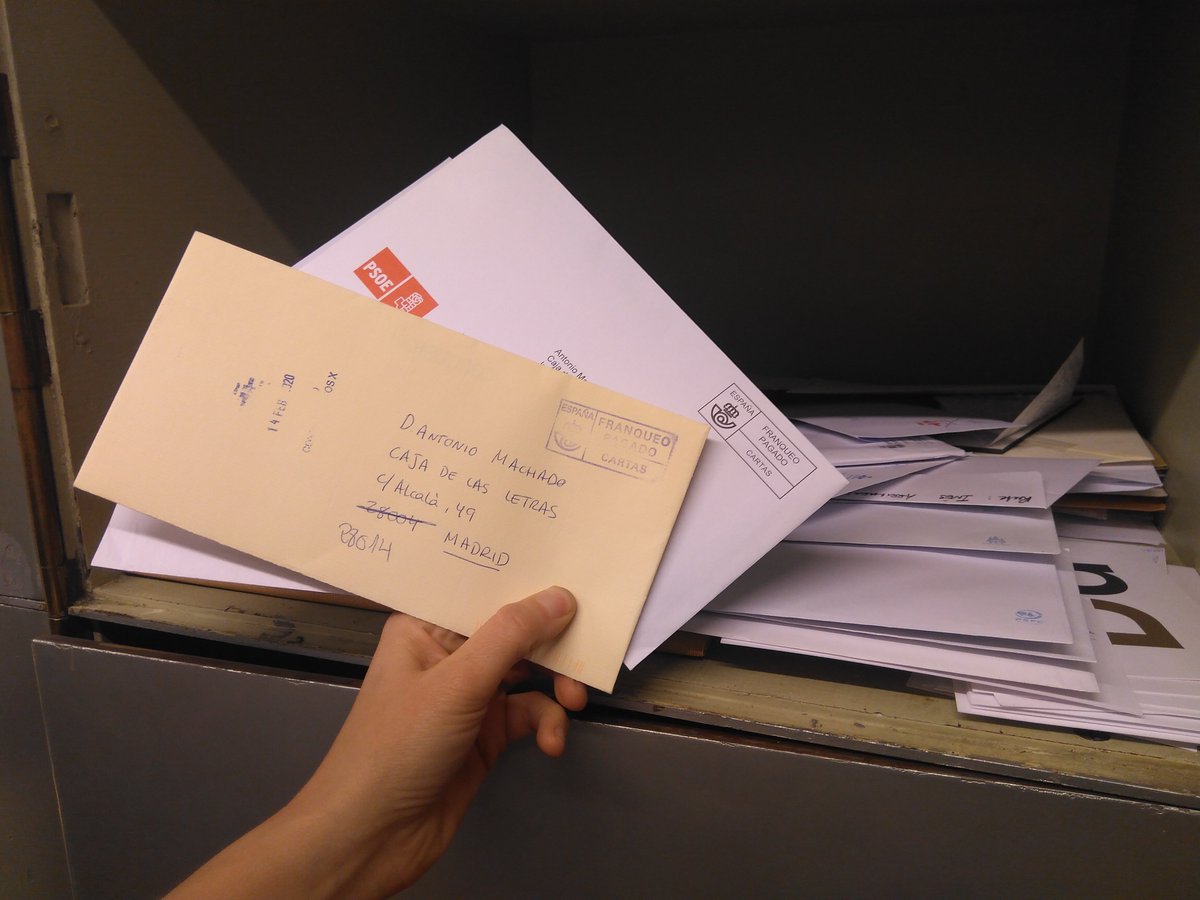 InstCervantes's tweet photo. ¿Qué reflexiones comparten los principales líderes políticos con los #HermanosMachado?

Abrimos el #BuzóndelosMachado de la #CajadelasLetras para desvelar las cartas que han enviado a los poetas Antonio y Manuel.

[HILO] 👇

Tú también puedes escribirles:
c/Alcalá 49
28004
Madrid https://t.co/cyameOv4BW