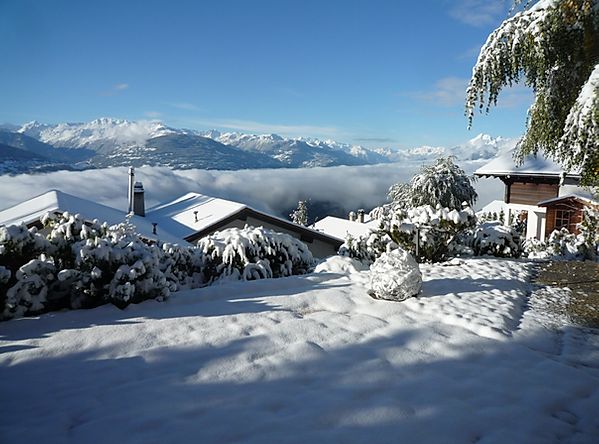 zurich_london's tweet photo. Property of the Day - STUNNING CHALET - CRANS MONTANA - Open to Non Residents - https://t.co/9iWpNwCITH #cransmontana #chalet #chaletclub #skiing #Golf #Switzerland #Schweiz #Geneva #valais #Stunning #mountains #invest #snow https://t.co/8riHre6JJW
