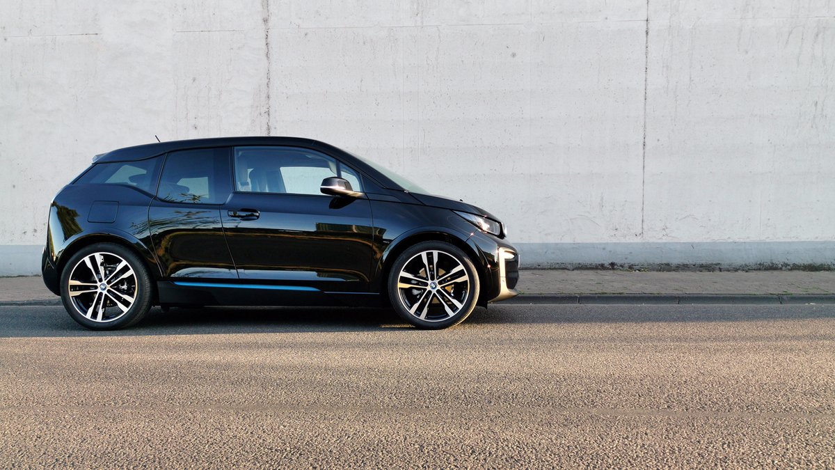 BMWHellas's tweet photo. Το νέο BMW i3. Επιβιβαστείτε και ζήστε το μέλλον από κοντά.
#BMWi #THEi3
#BMWiRepost by severinscheib via Instagram. https://t.co/kJULTt1eqG