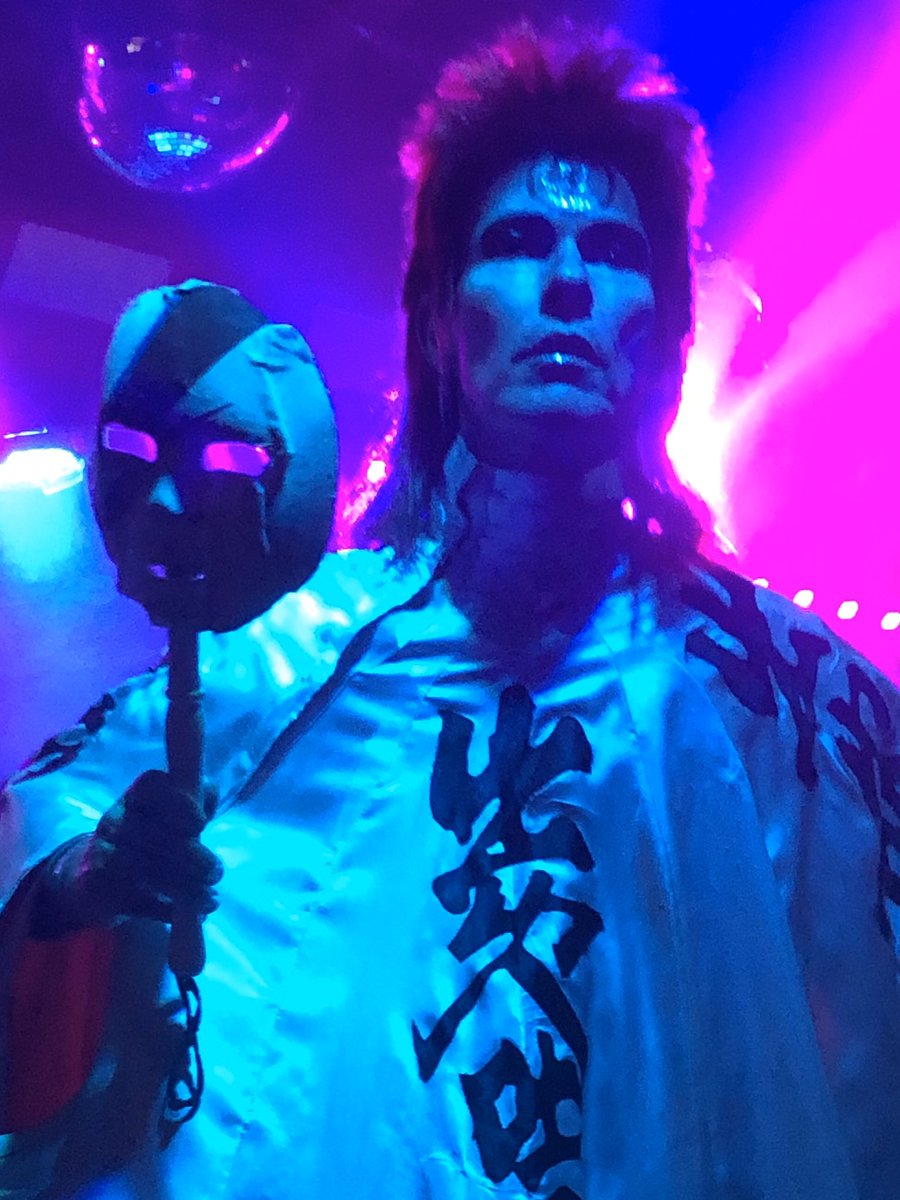 ConnieTact's tweet photo. Looking forward to seeing @absolutebowie @tetburygsp on Sunday! Need my Ziggy fix! ⚡️
If you love Bowie and have never seen them-I promise you will love this band!
https://t.co/hG3co5Q6Ah
#BowieForever #Tetbury #AbsoluteBowie #livemusic #Bowie https://t.co/nnoCxyL8J3