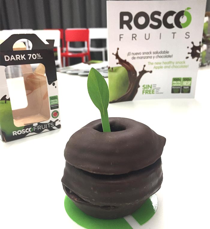 Khalatea's tweet photo. 🆕🆕La primera manzana 🍏 con forma de rosco de #chocolate🍩!!!!!! Me pido dark 70% cacao😍😋
https://t.co/A3z9dUbrpZ
        @irtacat 
Innovador #snack #saludable ➡️ 🍏de Lleida   convirtiéndose en tres mini roscos bañados en chocolate. 
#HealthyFood 
#snackworld 
#snackgram https://t.co/tjNH6Pgz75
