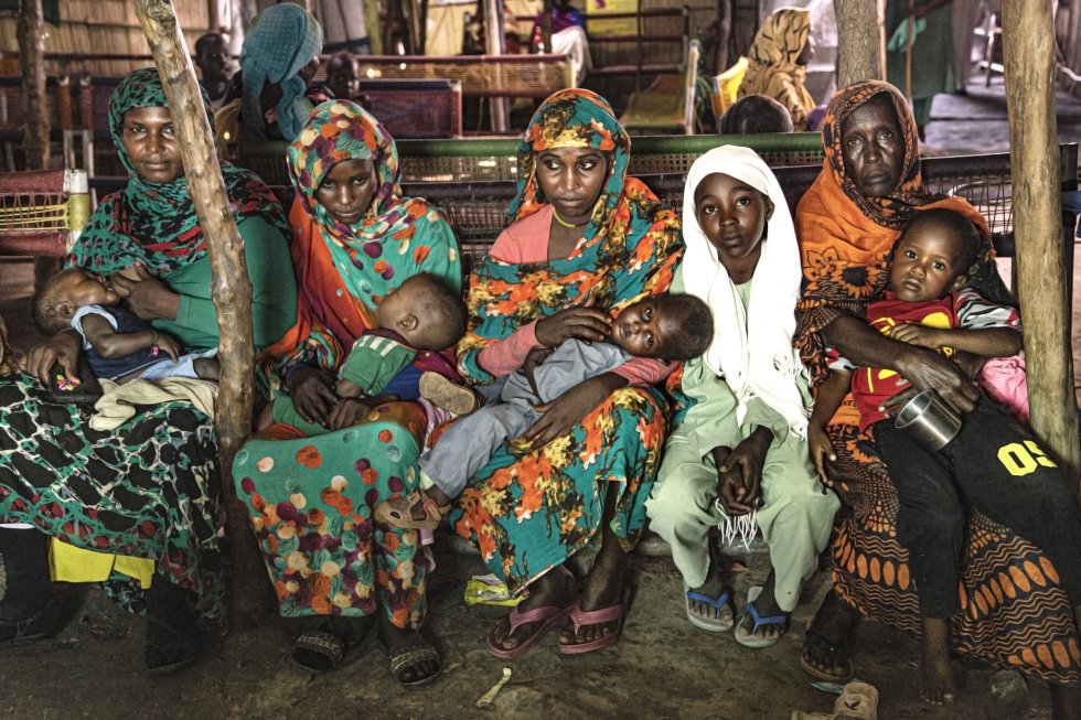 MSF_Prensa's tweet photo. 🔴 850.000 refugiados sursudaneses en el limbo, a pesar de los acuerdos de paz. 

👉🏼2,2 millones de personas viven #refugiadas en países vecinos tras haber huido de la guerra civil que asola su país desde 2013.

Fotorrelato de @garbertxu en @Planeta_Futuro https://t.co/P0DXmW8OFJ https://t.co/hOORfaBCzf