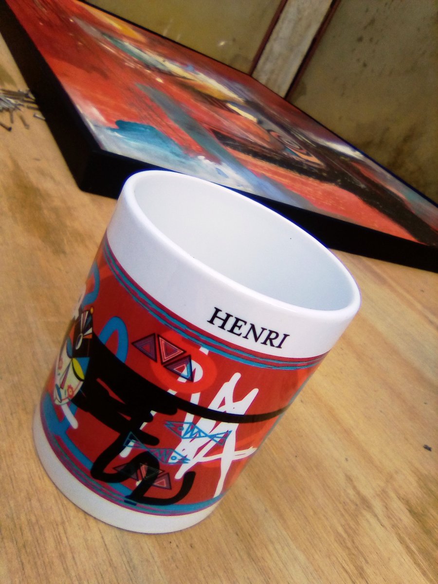 lagriffemboko's tweet photo. HENRI by Mboko
Mug droit design by Mboko, personnalisé: 15000 FCFA
whatsapp 672154658
Nous sommes à Douala, vous pouvez visiter l'atelier sur RDV.
#MbokoBelieve
#Africaisbeautiful
#ArtistOnTwitter
#CameroonianDesigner
#237forever
#KeepTheFaith https://t.co/385FtJ9GUB