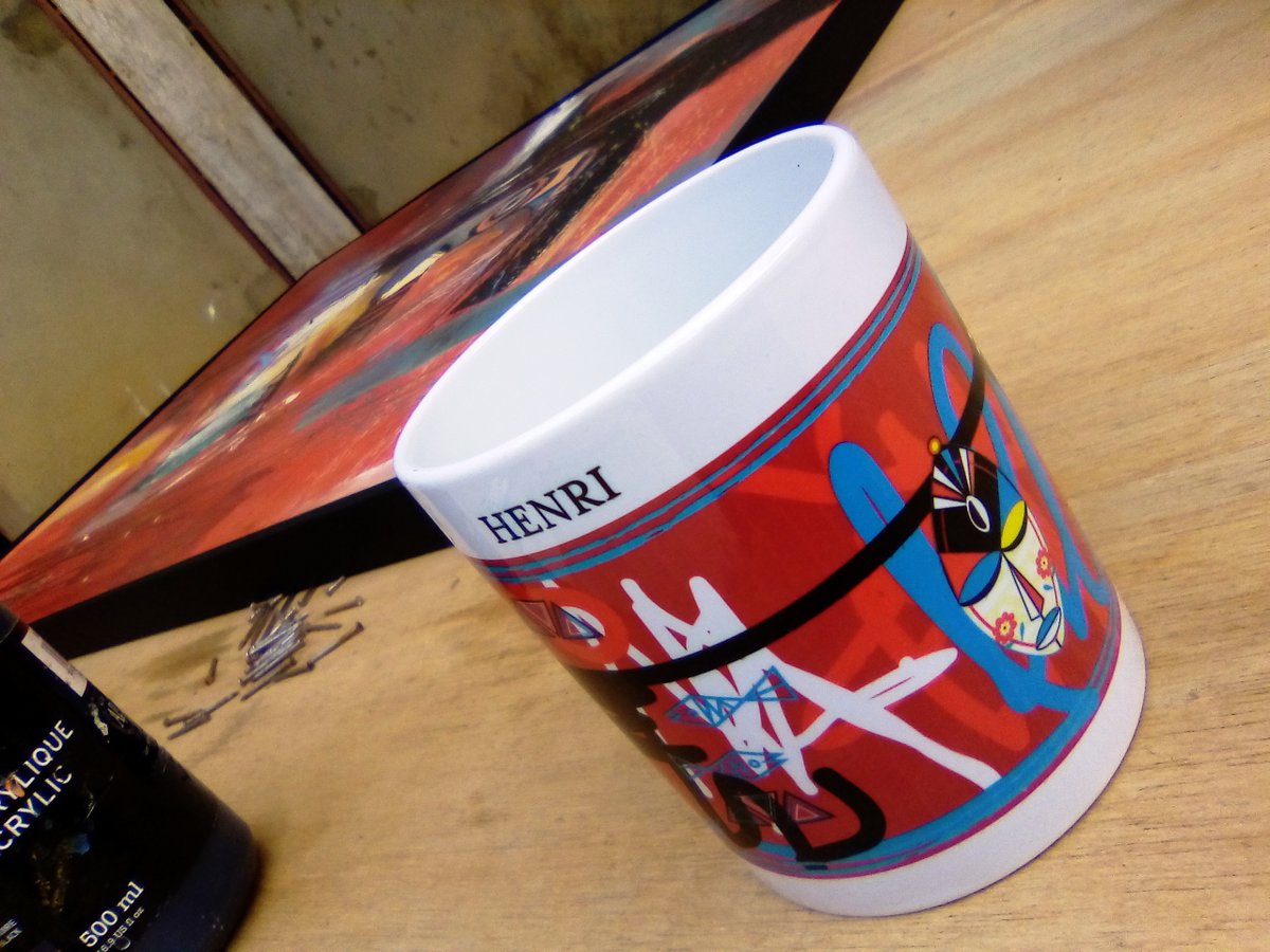 lagriffemboko's tweet photo. HENRI by Mboko
Mug droit design by Mboko, personnalisé: 15000 FCFA
whatsapp 672154658
Nous sommes à Douala, vous pouvez visiter l'atelier sur RDV.
#MbokoBelieve
#Africaisbeautiful
#ArtistOnTwitter
#CameroonianDesigner
#237forever
#KeepTheFaith https://t.co/385FtJ9GUB