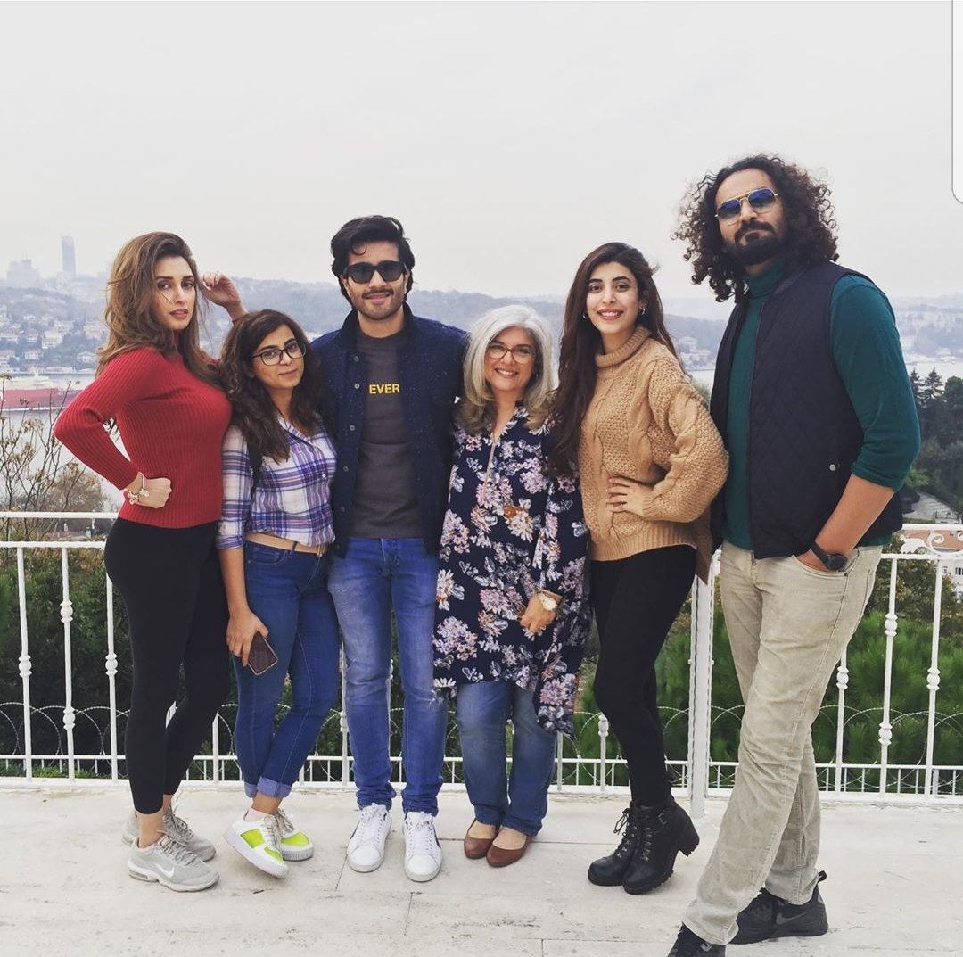 Glad to be a part of #TichButton 
<a href="/ferozekhaan/">Feroze Khan</a> #Imanaly #Hira
 <a href="/VJURWA/">URWA TUL WUSQUA HOCANE</a> and our amazing director <a href="/Qasimalimureed/">Qasimalimureed</a> .. Love you all❤❤