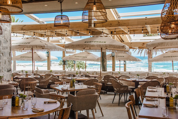 CeecesTravel's tweet photo. Okay! 👀😊🍹🍉🍇🍊So, I need to go check out the #SurfShack by the #kovecollection, this March! How amazing does this look? Located in #CampsBay, Capetown South Africa. Self termed a contemporary seaside diner. I think I'm already in love. Anyone for a Honey Barrel cocktail? https://t.co/PcBLbVat1Y