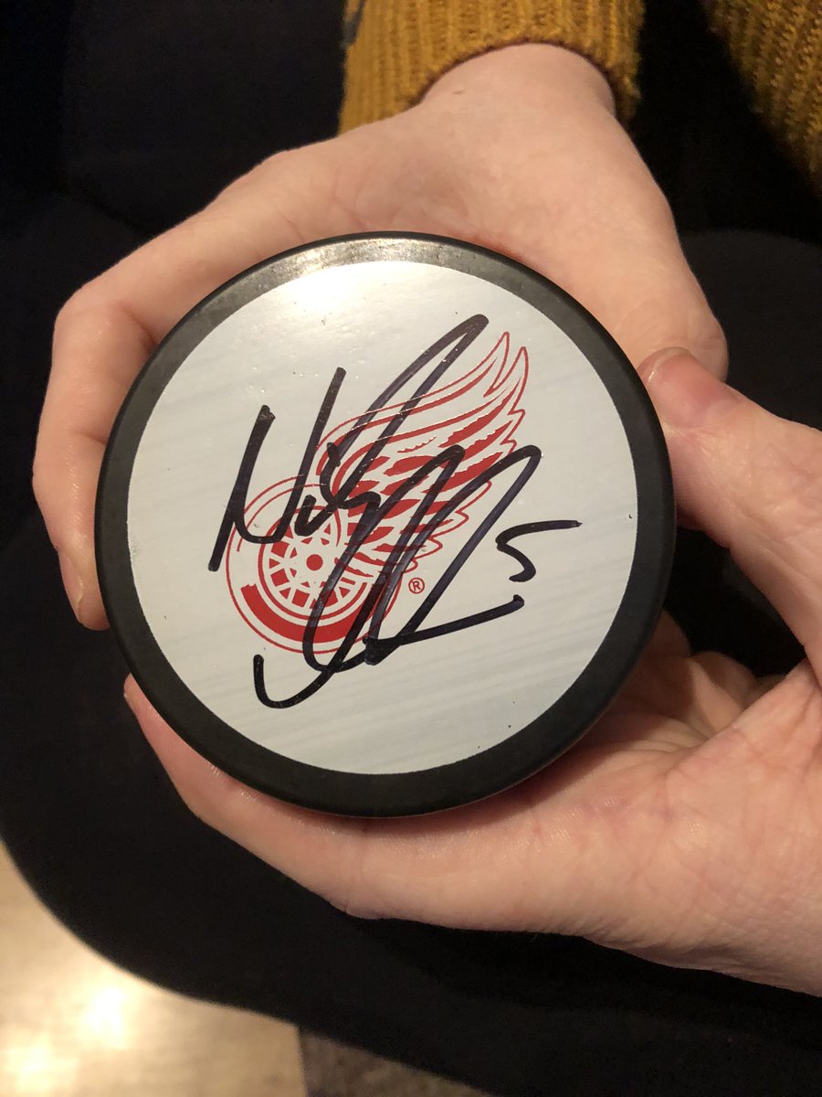 phanforce's tweet image. Check out more items on Phanforce auction page  on Facebook not just ice hockey!!.. 👀🙃..