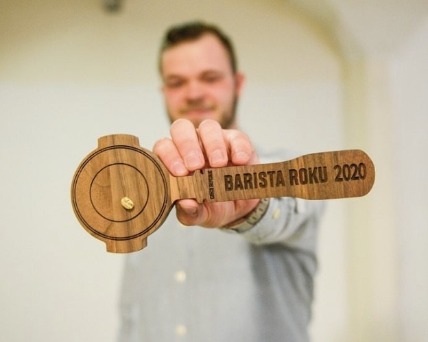 SpecialtyCoffee's tweet photo. 🇨🇿Congratulations to Vojta Růžička, the 2020 Czech Barista Champion, crowned last week at Barista Roku, who will be moving on to complete this May in Melbourne at the international level! #SCAChapters #SCACzechRepublic
📷: @nicolasssz on Instagram https://t.co/xvZYSwIHkM