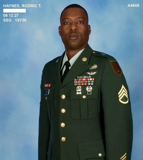 FallenPatriots's tweet photo. U.S. Army Staff Sergeant Rodric T. Haynes passed away in 2009 due to a service-related illness. "My father's military service shows that he is a selfless person and I want to continue to be more like him every day," says his daughter Jaisha. #FallenFriday #FallenPatriots https://t.co/PtzrlfY8OB