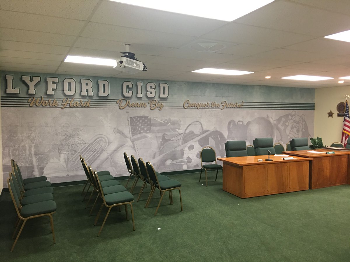 waterboy_tx's tweet photo. Work Hard. Dream Big. Conquer the Future! @lyfordcisd
#webrandbig #schoolbranding #waterboygraphics #customgraphics #customwalls #lyford #bulldogs https://t.co/MIBhrZAMqK