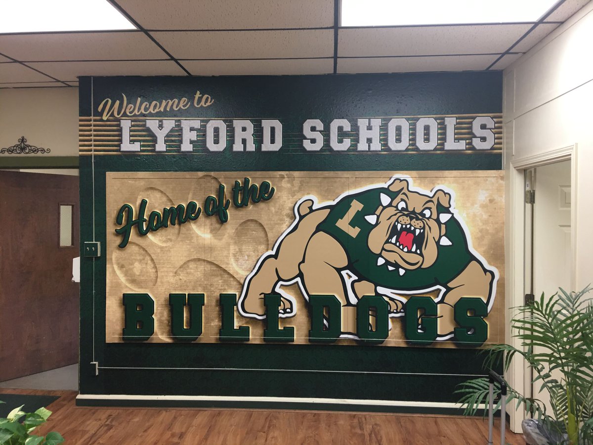 waterboy_tx's tweet photo. Work Hard. Dream Big. Conquer the Future! @lyfordcisd
#webrandbig #schoolbranding #waterboygraphics #customgraphics #customwalls #lyford #bulldogs https://t.co/MIBhrZAMqK