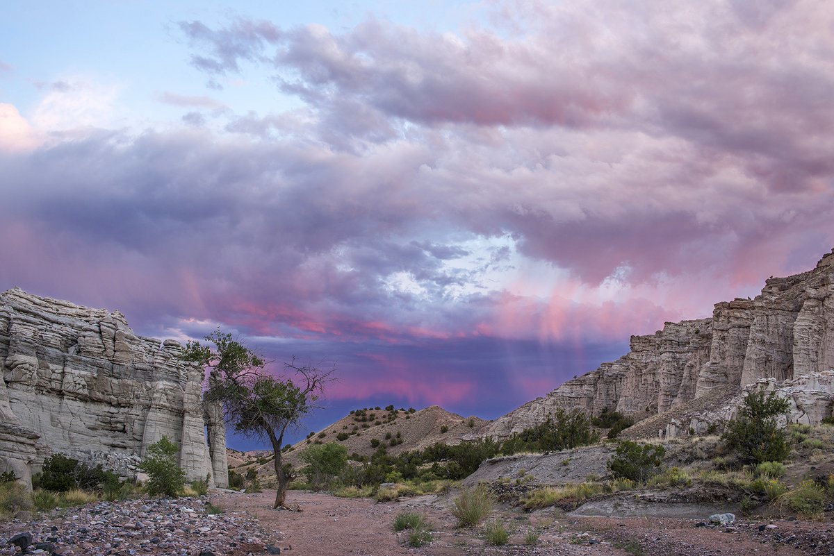 Plaza Blanca. #NewMexico. 

#NM #landscapephotography #PlazaBlanca #RioArribaCounty @ArribaRio #SantaFe #SimplySantaFe @CityofSantaFe #Abiquiu #NewMexicoTRUE #photography @newmexicotrue #Travel #landscape #foto #fotografie #nature #outdoors #geology #sunset #photooftheday