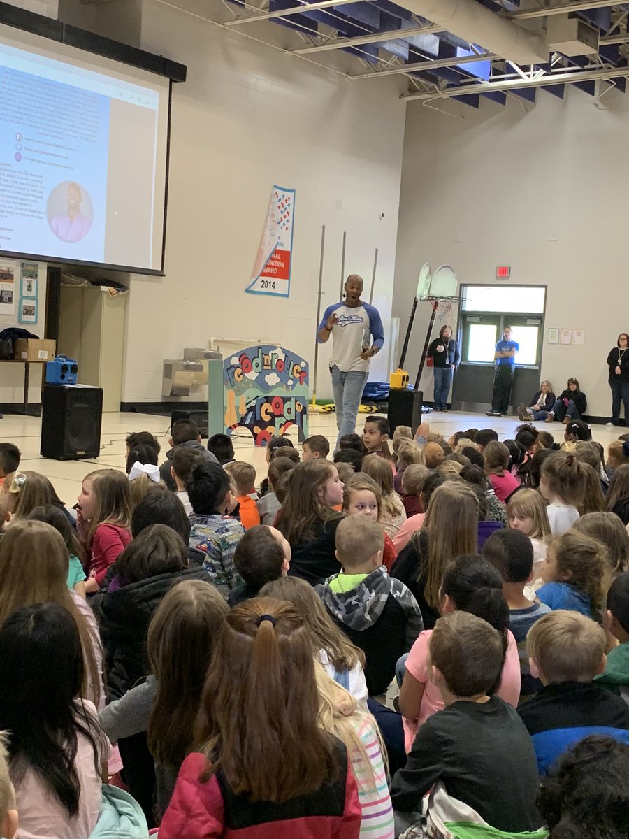 LeaderandReader's tweet photo. Wow! What a blessing this guy is! His message of kindness, his wonderful book, and his #bekind39 challenge truly inspired our entire school. Thank you, Stan the Man! #beslegacy ⭐️ @leap4literacy https://t.co/IE7tYHnT9c