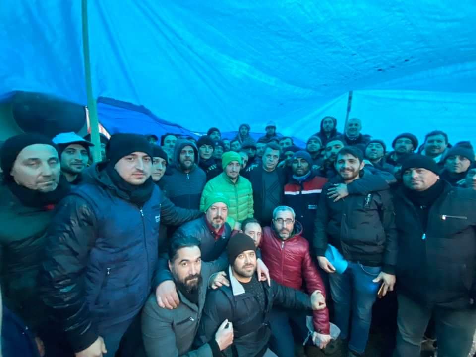 lhanKilic1's tweet photo. Zafer direnen Türk Metalli #BodoBode emekçisinin oldu. İşverenle yaptığımız görüşmeler neticesinde işten çıkarılan 81 arkadaşımız tekrar işbaşı yapacaklar.Ayrıca işveren,yetkiye yaptığı itirazı da çekerek toplu sözleşme müzakerelerine başlamayı da kabul etti.Zafer inananlarındır! https://t.co/Y889JpFbtb