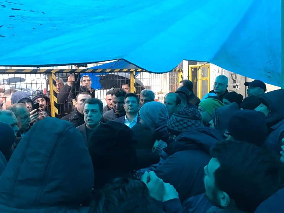lhanKilic1's tweet photo. Zafer direnen Türk Metalli #BodoBode emekçisinin oldu. İşverenle yaptığımız görüşmeler neticesinde işten çıkarılan 81 arkadaşımız tekrar işbaşı yapacaklar.Ayrıca işveren,yetkiye yaptığı itirazı da çekerek toplu sözleşme müzakerelerine başlamayı da kabul etti.Zafer inananlarındır! https://t.co/Y889JpFbtb