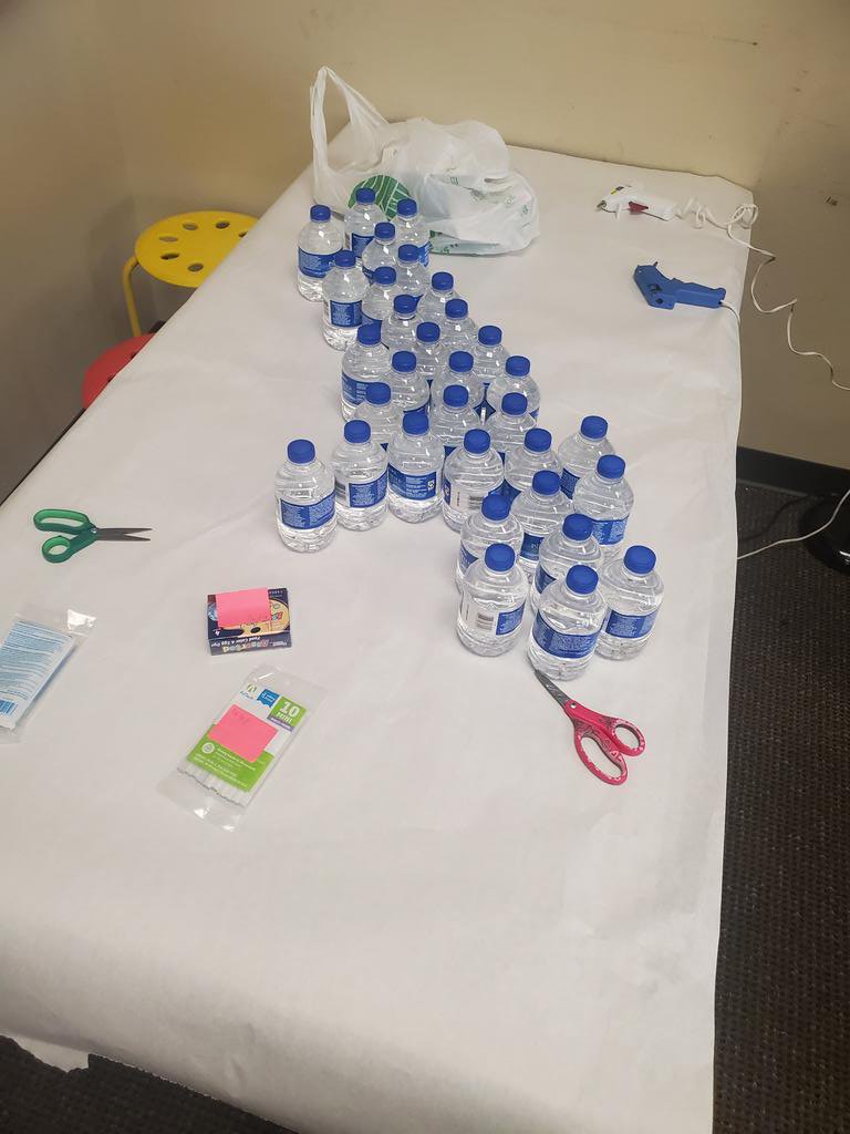 ChelsBels_3's tweet photo. Market Day creation day! #JCTGoForLaunch #TheLearningCafe @JCTElementary https://t.co/bJNmpeD9fc