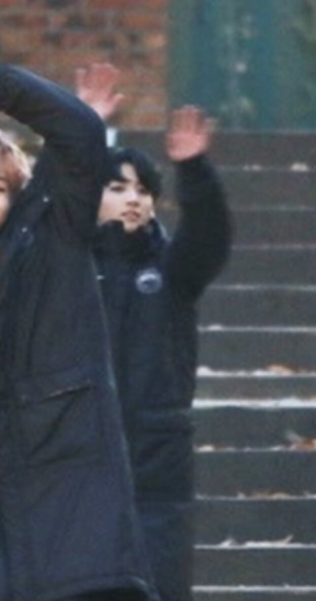 핫쒸 아기 구오둥 보고 울고 있었는데 뒤에 더 쪼매난 아기가 있는거예요 눈물이났쬬