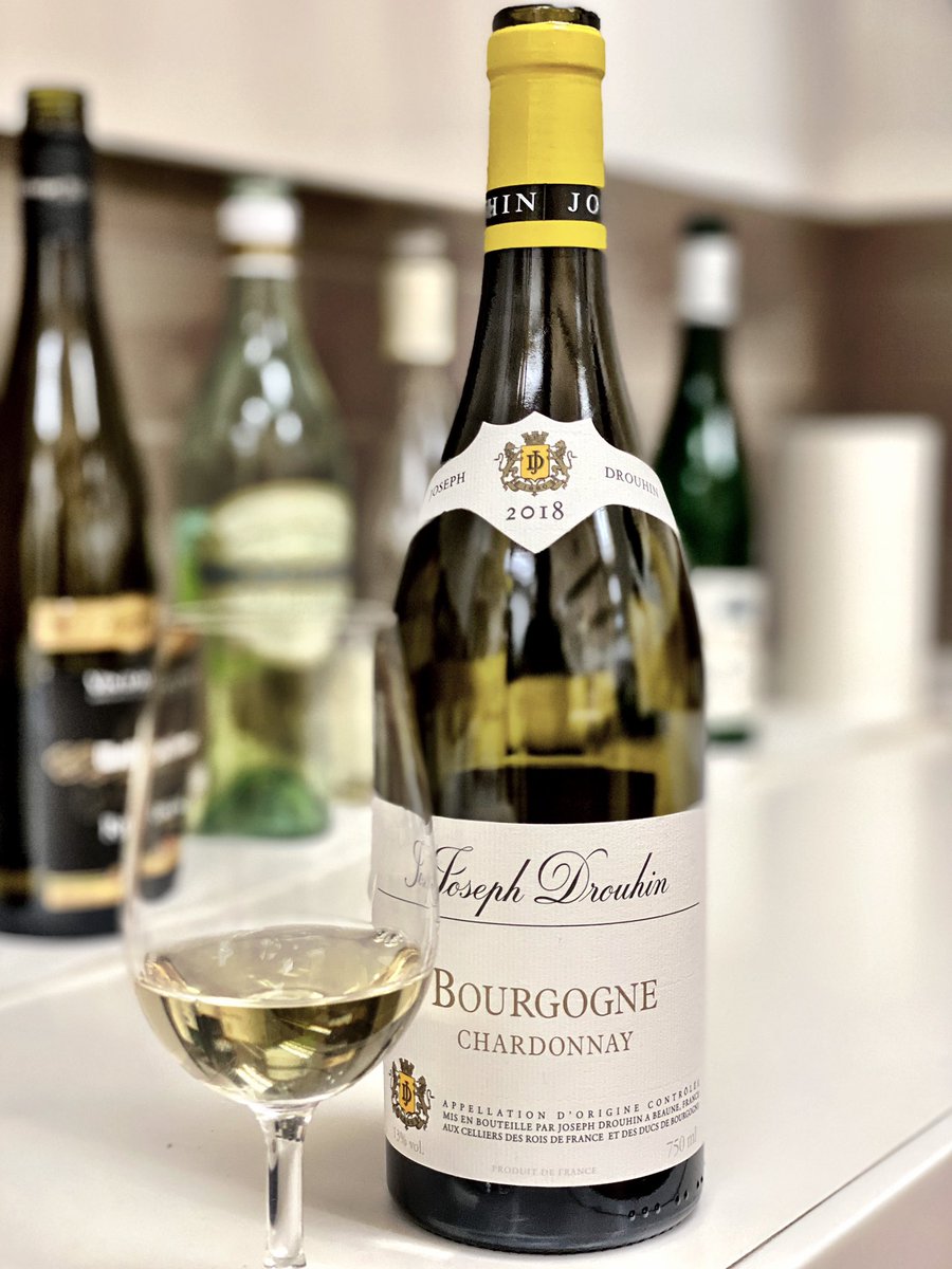 Delicate/elegant/classy. Very impressive for an entry level Burgundy white. Golden colour, fruity/vivacious. Fresh/crisp minerality. Starfruit, melon, green apple, honeysuckle w/ a hint of vanilla. A harmonious white with infinite delight! Shrimp/Lobster Ravioli! #LCBO $24.95