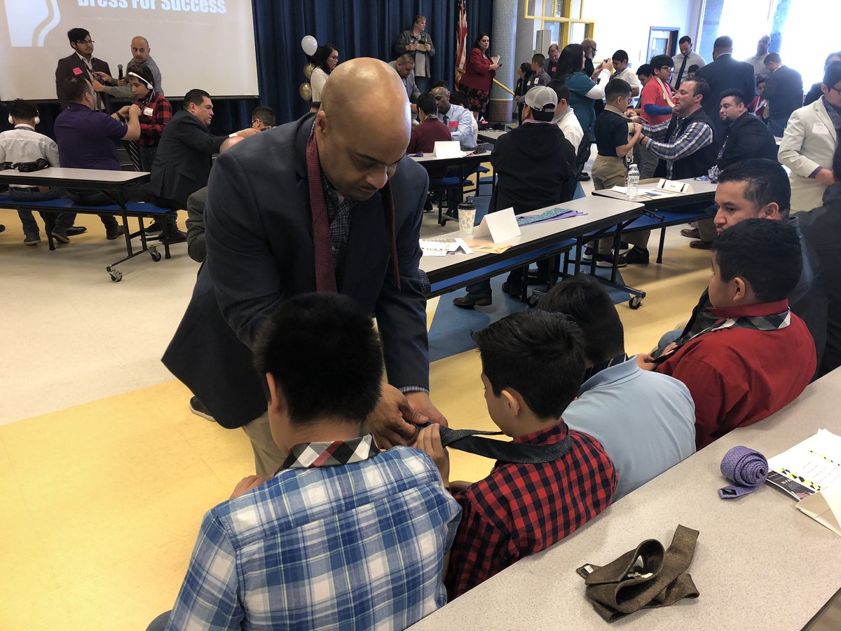 DrJarethaJordan's tweet photo. When the men @IrvingISD Central Office show up for kids, everyone in the room smiles! ❤️ watching them help the young men at Schulze Elementary tie their ties! #tiesforguys #myirvingisd #DreamBig #schulzeexperience https://t.co/vpp57L7d4Z