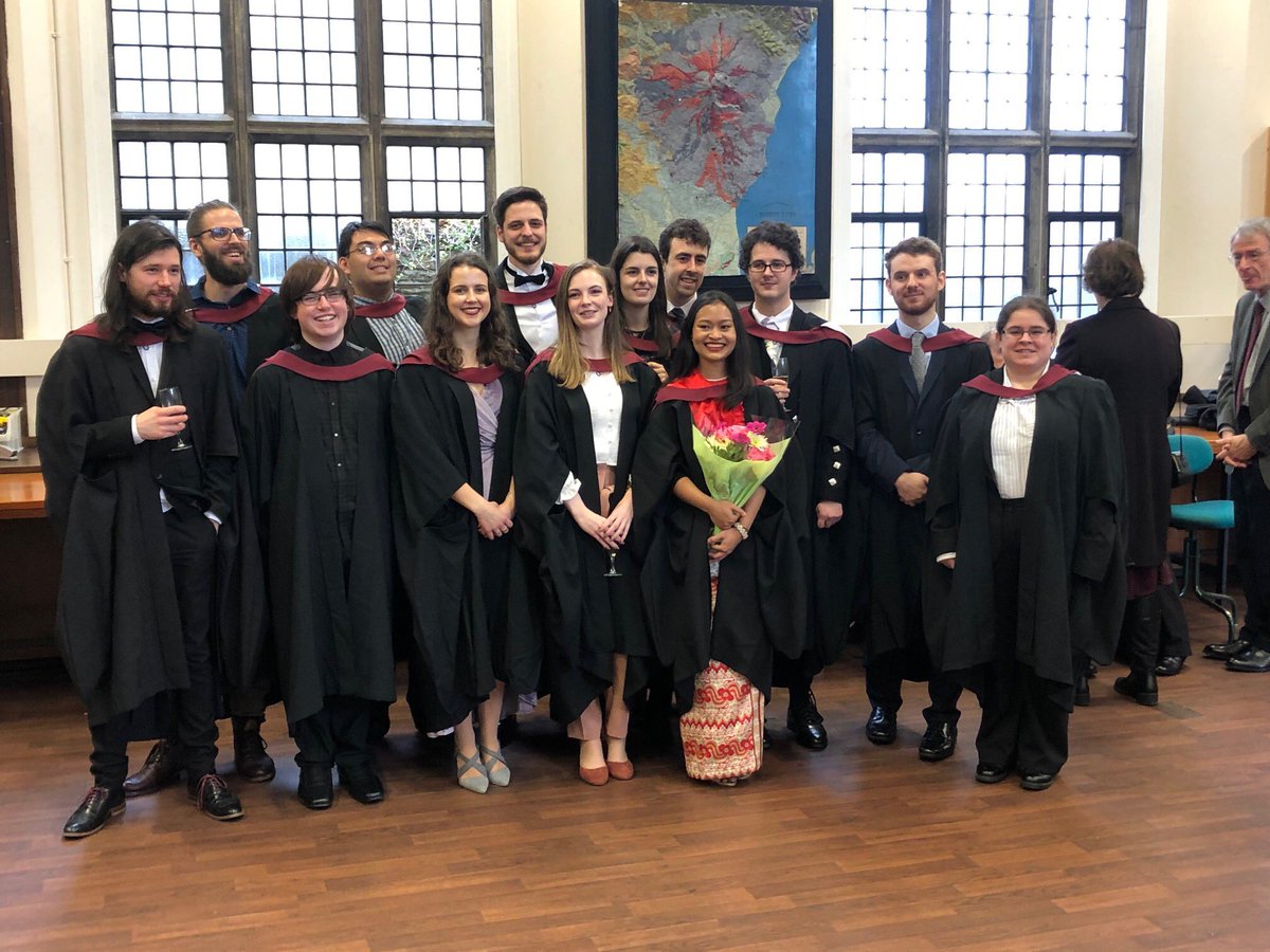 chloeyoung1995's tweet photo. Had such a fun day graduating @BristolUni with distinction in my Palaeobiology masters yesterday, thank you @BristolPalaeo. A great year spent with amazing people! Special thanks to my supervisor @Lauraminifera https://t.co/L4PWG7gyDZ