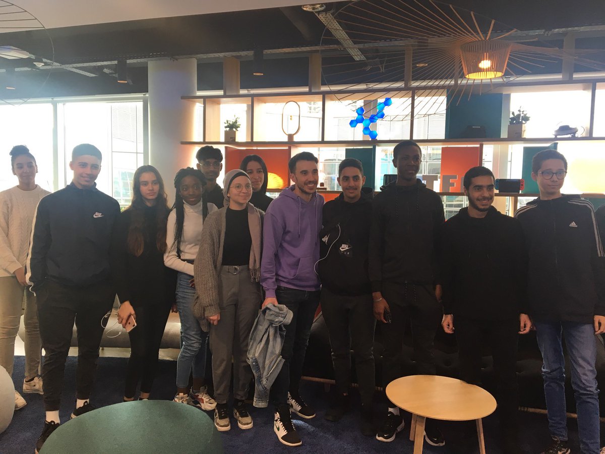 TF1Initiatives's tweet photo. Cet après-midi, les jeunes de @SDLV_Officiel ont rencontré à @TF1 @ThomasMekhiche, journaliste @telefoot_TF1, et @EmyLtr, comédienne et scénariste sur Youtube, pour échanger sur les métiers du digital et leur parcours hors du commun. 💪🏼⚽️🎥 https://t.co/VuoCtb9XeV