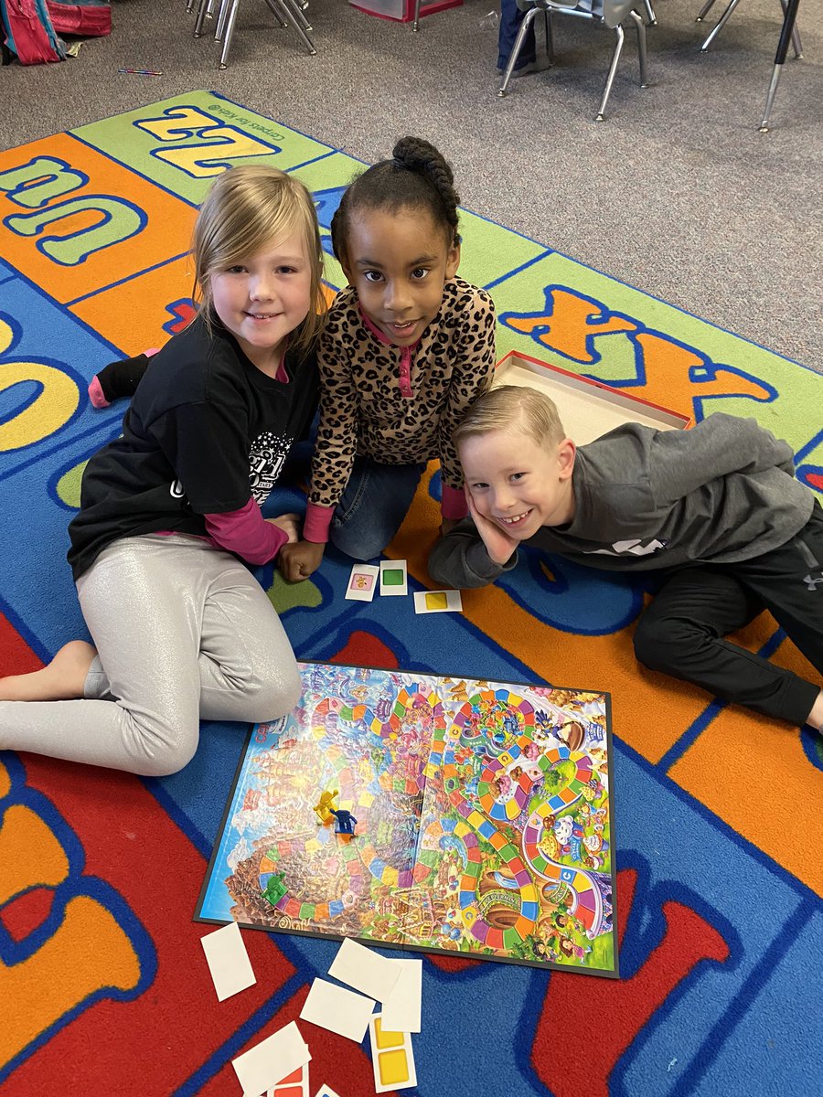 Board games for the win on a Fun Friday! 🐻💜 <a href="/HumbleISD_MBE/">Maplebrook Elem</a> #Mbebears2020#mbeisfamily#bethelight