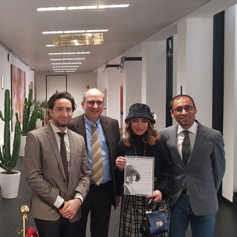 EmbaMexIta's tweet photo. @EmbaMexIta agradece la presencia y colaboración de todos los que hicieron posible la estupenda muestra fotográfica📸: "Tina Modotti-Una nueva mirada"

@CS_SmartCity @UniCalPortale https://t.co/dW6bP0cJDC
