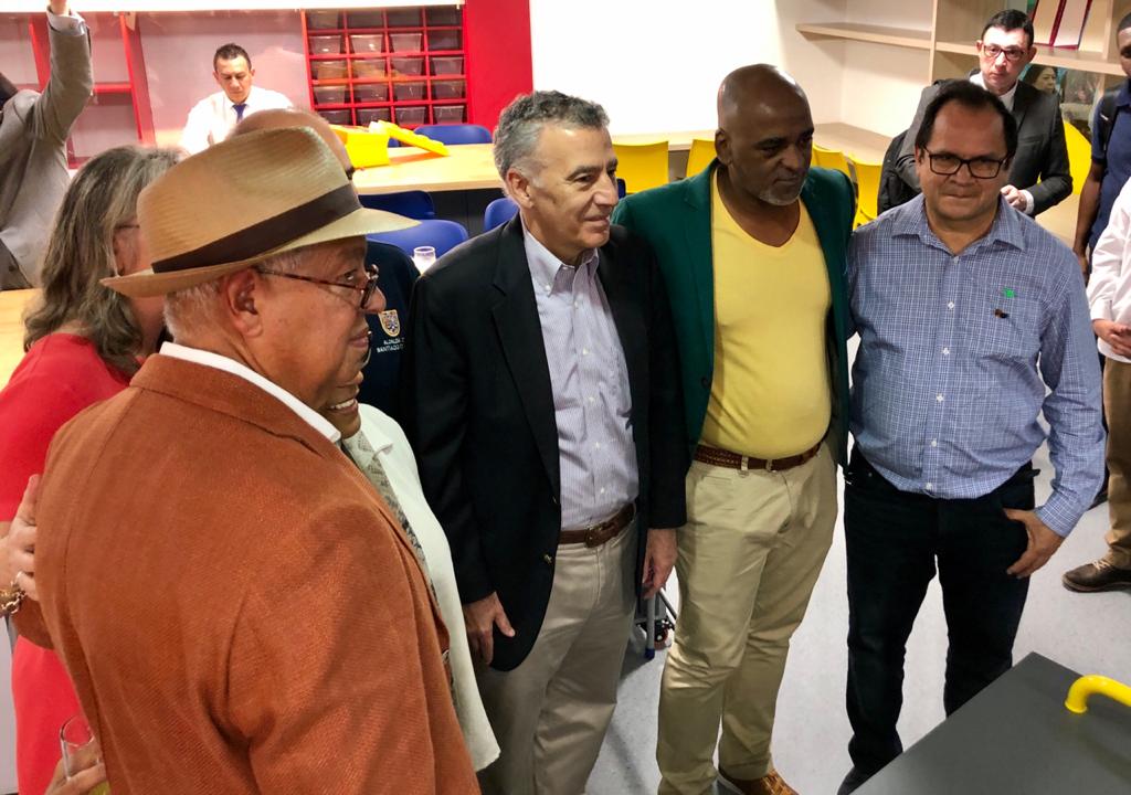 DEconomicoCali's tweet photo. ¡Por una Cali global y creativa! 🌎 #AEstaHora 🕒 Con la presencia del embajador de Estados Unidos 🇺🇸, estamos en la inauguración del #IdealLab del Centro Cultural Colombo Americano.✅

Somos #PuroCorazónPorCali 💙❤️💚 https://t.co/E45dZNHDsx