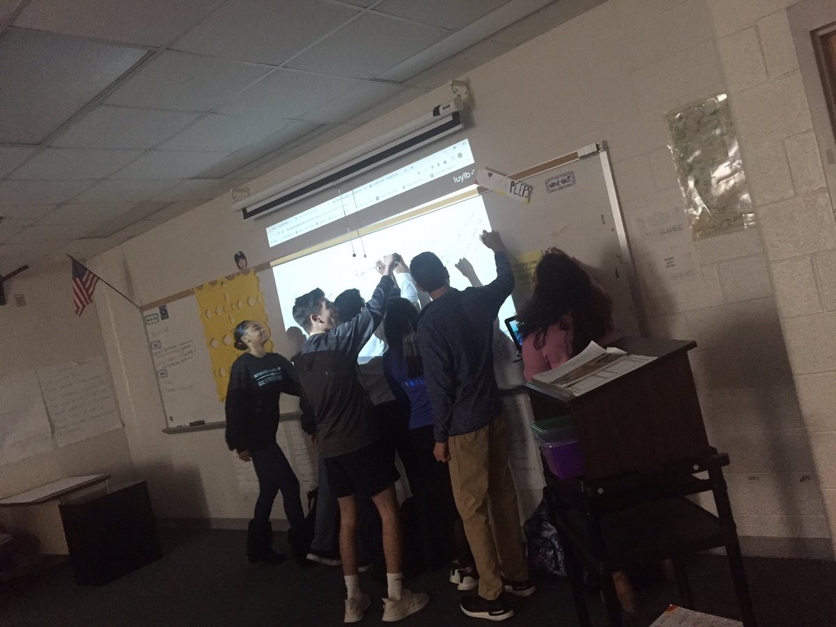 MrsGZ5's tweet photo. Powerful conversation in 1st period today about the Montgomery Bus Boycott, John Lewis, stereotypes, and learning from our past. #hcsdli #March @SpainPark https://t.co/oIaGltnlZU