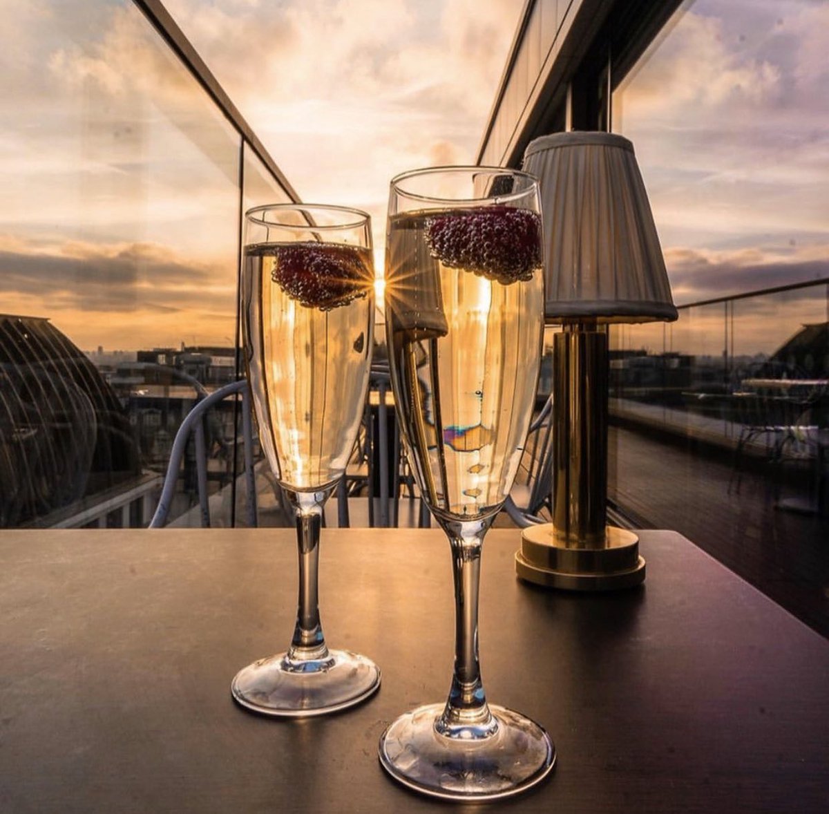 This is what Friday’s are all about 🥂 #FridayFeeling #FridayVibes #friday