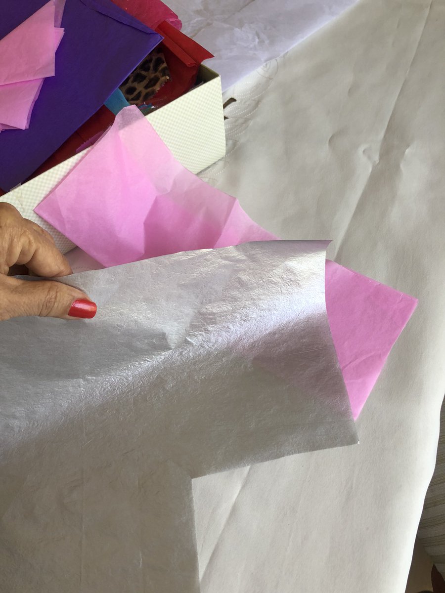 Bealsi's tweet photo. #tipsdeBea
Necesitas papel de seda para un regalo y está arrugado o usado??
Mójalo con agua en el grifo suavemente o en spray si tienes. Plancha a temperatura media con mucho cuidado. Y listo ✅🤓 papel nuevo. #trabajodelicado pero funciona. No tienes q gastar más dinero. 👇🏼 https://t.co/l2XpWDHo4d