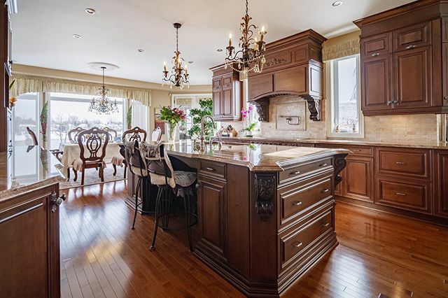 emmanueljoly's tweet photo. Loving the warm tones of these espresso wooden cabinets. Link to real estate video in bio.

#realestatemontreal
#kitchenofinstagram
#immobiliermontreal
#mtlrealestate
#laowa
#maisonavendre
#courtierimmobilier
#montrealrealestate
#agentimmobilier
#realest… https://t.co/SfXul2nWiT https://t.co/kiLbq3V3Ql