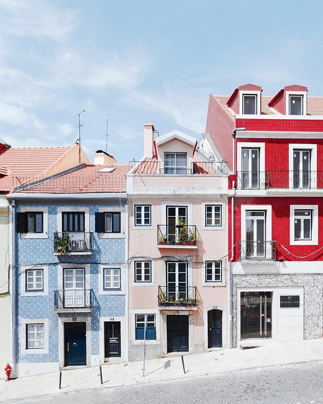 acecampstravel's tweet photo. GOOD NEWS! We have added a second Lisbon Pattern Design Workshop with @elizabetholwen as the first one is Sold Out! New Trip Dates are October 5 - 10, 2020 in Lisbon, Portugal.⁠⠀
⁠⠀
Don't miss your chance to join us in this incredible city as we expl… https://t.co/uD05HSvjUV https://t.co/wAJWug7Mnx