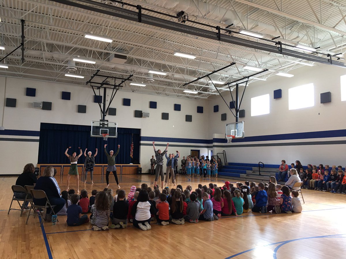 CounselingJess's tweet photo. What a nice treat to have Lisa’s School or Performing Arts with us today! 
#WCPSSuccess
#WCPSSupt https://t.co/YMDy4pkrmx