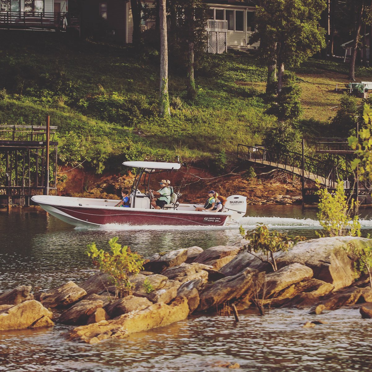 carolina_skiff's tweet photo. We spy the new Carolina Skiff 25 LS!
.
https://t.co/GzwiihppzX
.
#carolinaskiff #linerseries #nature #lakelanier https://t.co/FjTAlpN9Ul