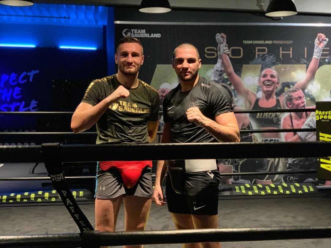 WassermanBoxing's tweet photo. .@IBFUSBAboxing European Middleweight Champion @DenisRadovan and #GoldenContract semi-finalist Serge 'Bavarian Sniper' Michel sparring at the brand new Alisch Bxng Gym in Berlin ⚔️

⚫️ #TeamSauerland ⚫️ https://t.co/JNBb2p5I8t