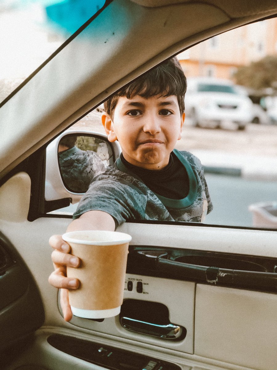 وبكل قناعة قالي : مو شرط الواحد يكون محتاج عشان يشتغل 👌💛💛🌿