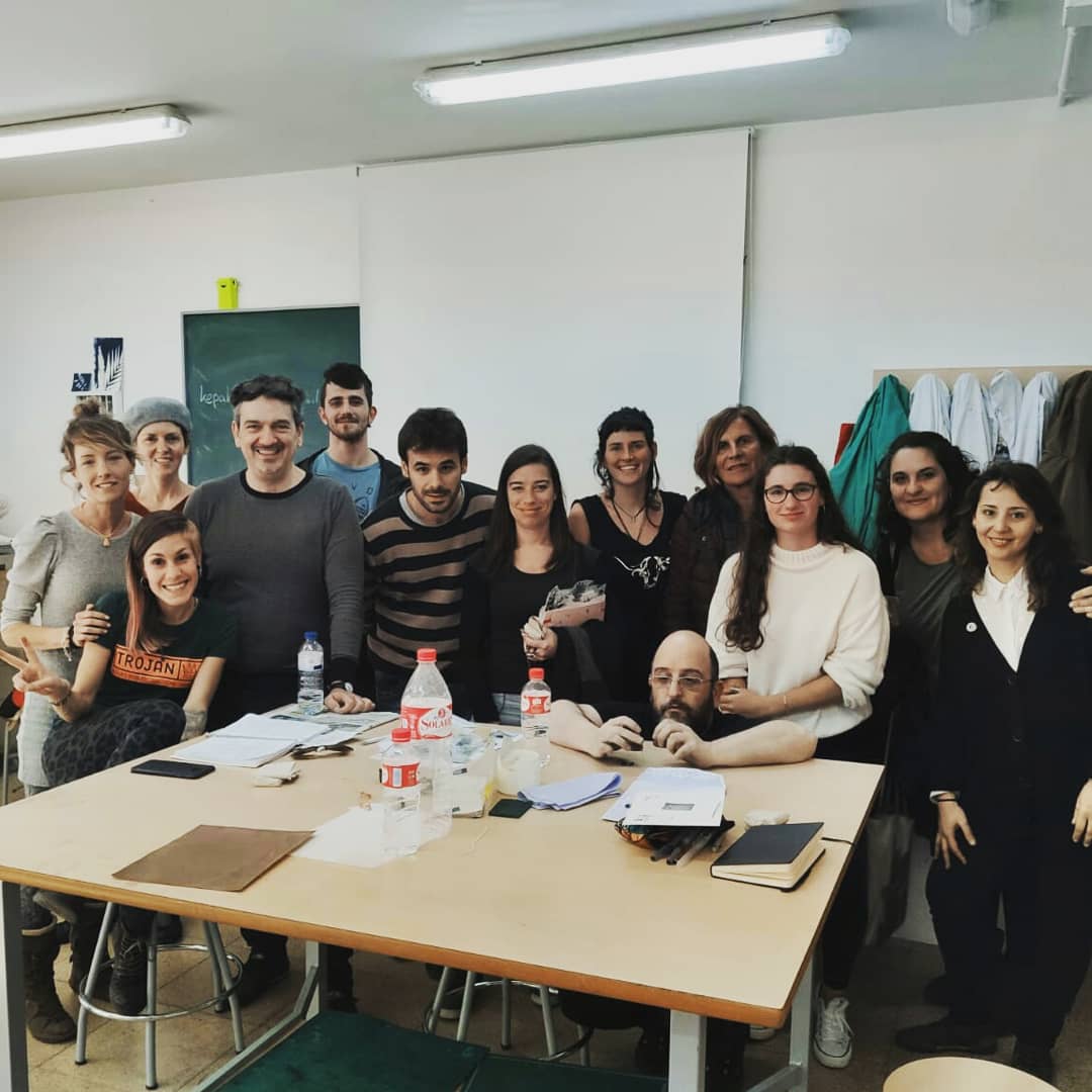 esac___'s tweet photo. Menudo tallerazo hemos disfrutado con Kepa Karmona! El grabado electrolítico y la transferencia de imágenes sobre metal nos han conquistado! ❤️
#esac #esacrobertorallo #jornadasaltera #altera2020 #kepakarmona #cantabria #artesplásticasydiseño #escueladearte https://t.co/bRnvZkquKA