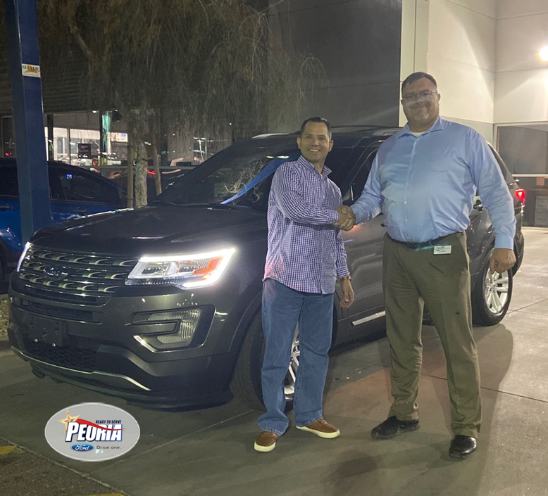 PeoriaFord's tweet image. When your family hits 7 it is time for the Explorer!  Congratulations Chris on this #2017FordExplorer to fit them all, assisted in the smooth buying process by Doug Konieczny. Interested in a new or quality pre-owned #PeoriaFord vehicle? Call Doug at 989.350.0540. #ReadyToServe