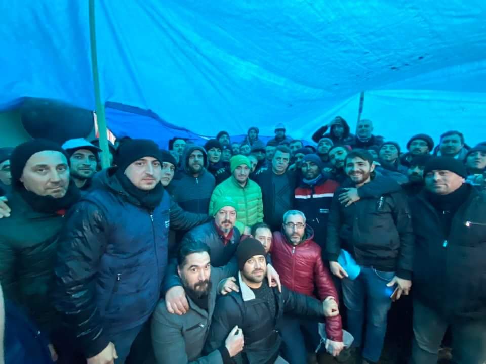 TmsTofasSube's tweet photo. Zafer direnen Türk Metalli #BodoBode emekçisinin oldu. İşverenle yaptığımız görüşmeler neticesinde işten çıkarılan 81 arkadaşımız tekrar işbaşı yapacaklar.Ayrıca işveren,yetkiye yaptığı itirazı da çekerek toplu sözleşme müzakerelerine başlamayı da kabul etti.Zafer inananlarındır! https://t.co/uoW5mvFOSX