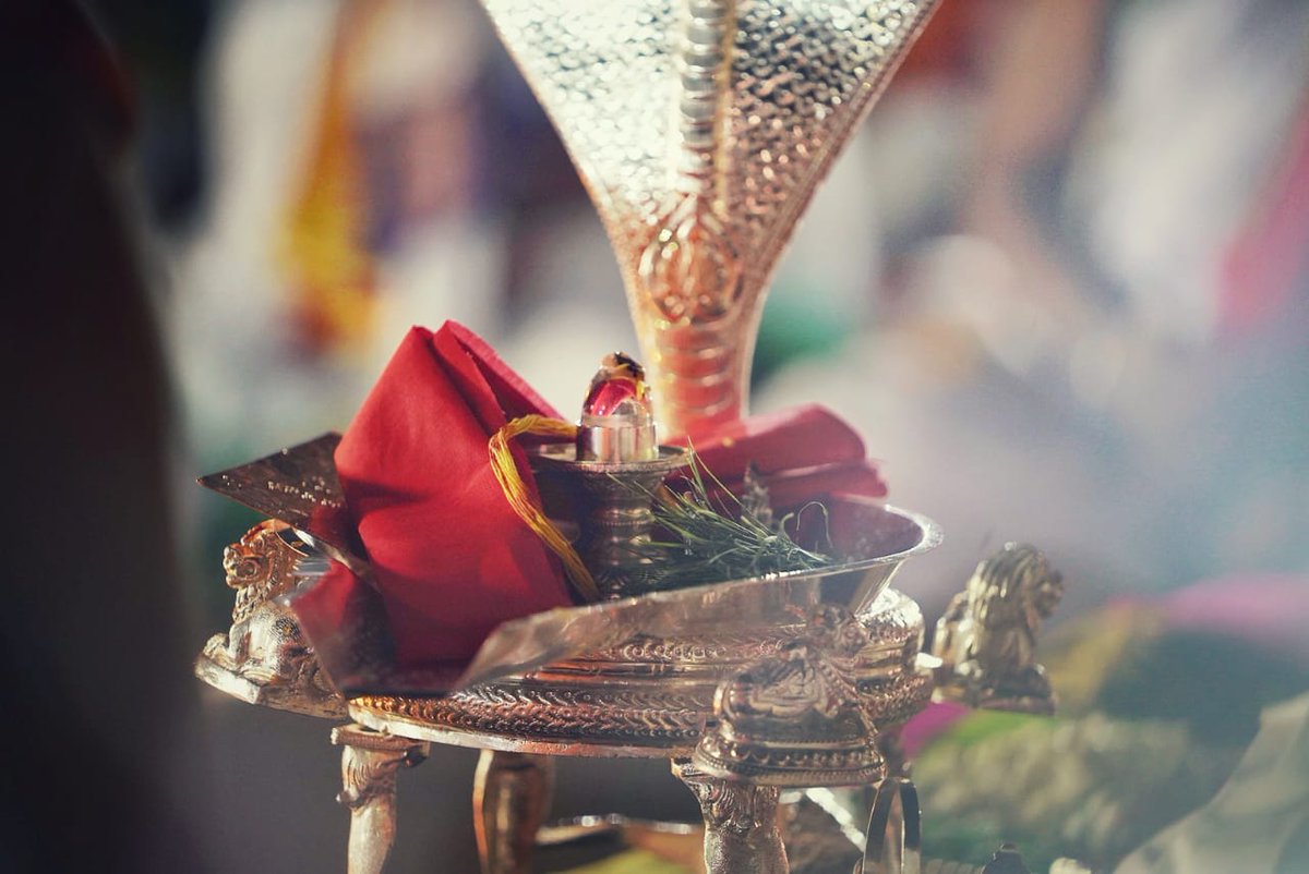 Vaidicpujas's tweet photo. Puja is an expression of the expanded consciousness honoring the whole creation.
#MahaShivRatri2020 with @SriSri @ArtofLiving @BangaloreAshram 
#Mahashivratri #HappyShivratri https://t.co/GpAOVa6Hma
