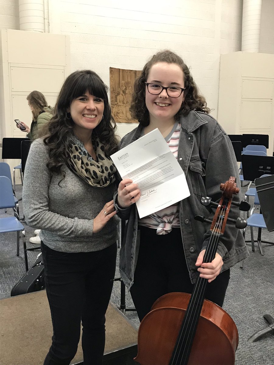 TaviaDi's tweet photo. So incredibly happy for Delani, who was accepted into Eastern Michigan’s school of music and earned a scholarship! She is an exemplary musician and we will miss her leadership skills. I’m honored and proud to be her teacher❤️🎻 #clawsonpride #clawstrings #emu https://t.co/gDEVLiRotZ