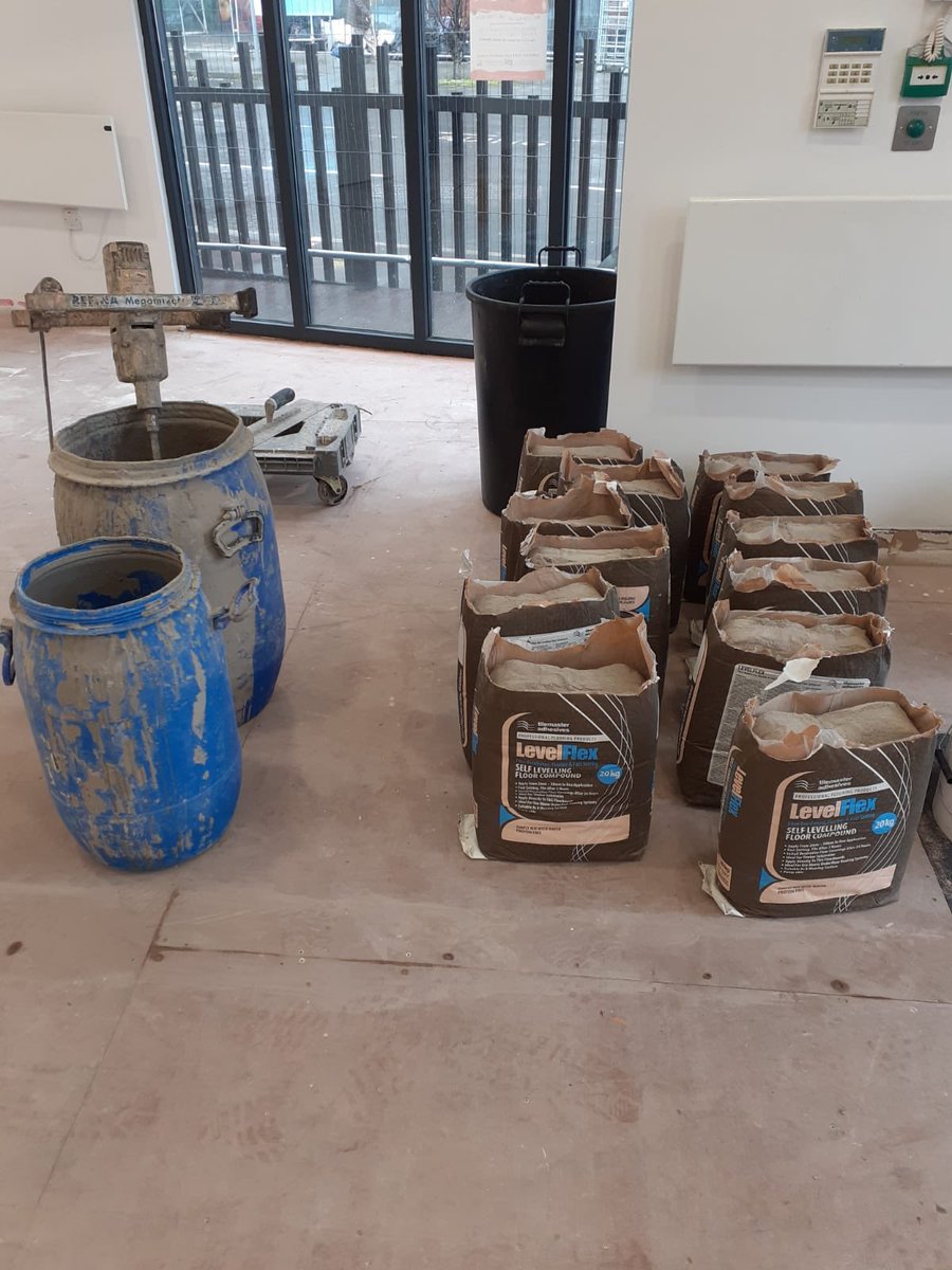 AnewLtd's tweet image. Job in Salford, Show House and Projects Office, luxury LVT, Amtico, Ply, primer, water based wood screed prep
#tilemaster #levelflex #LVT #amticoflooring @amticoflooring