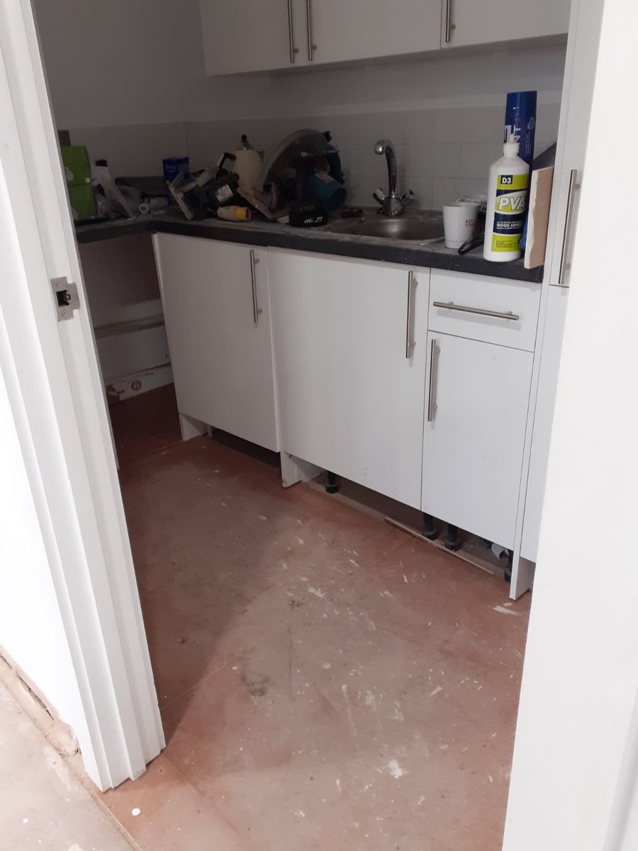 AnewLtd's tweet image. Job in Salford, Show House and Projects Office, luxury LVT, Amtico, Ply, primer, water based wood screed prep
#tilemaster #levelflex #LVT #amticoflooring @amticoflooring